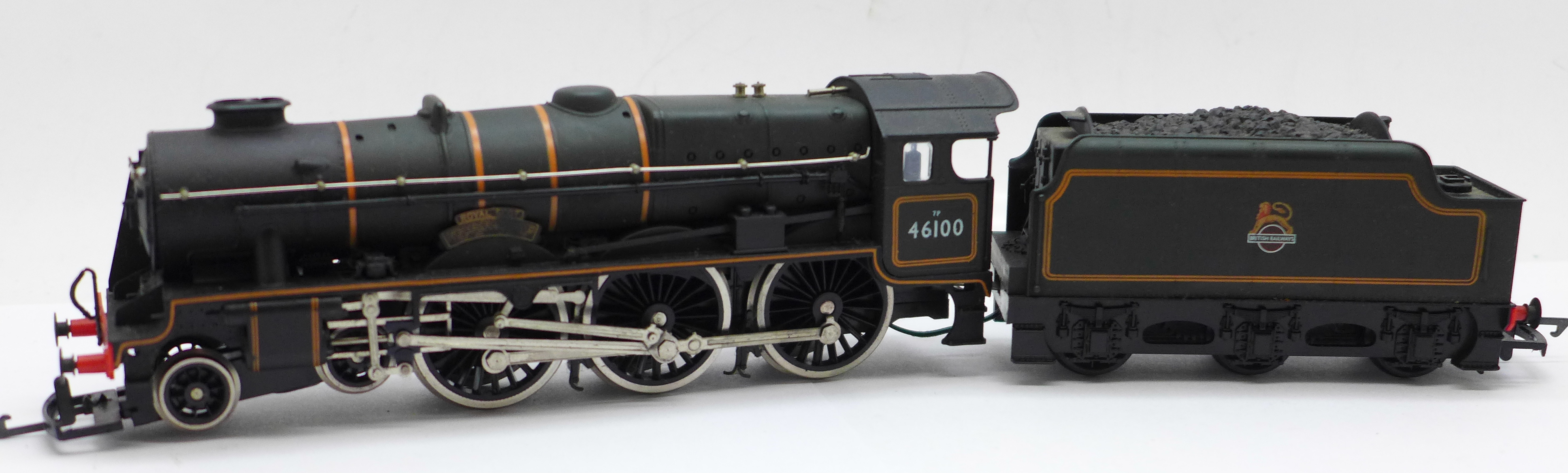 An Airfix OO gauge GMR 54121-6 locomotive and tender, boxed