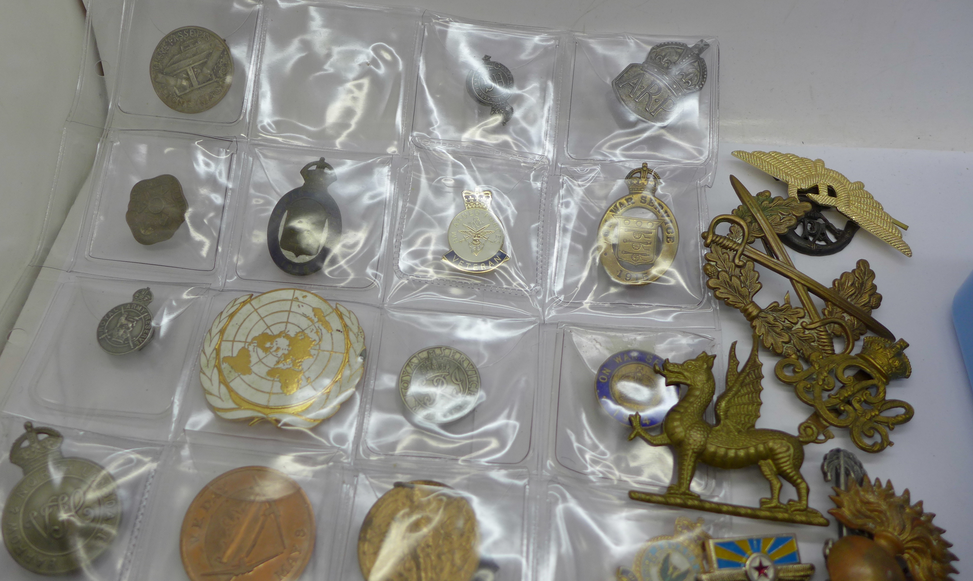 A collection of military badges and other badges including two tin aircraft badges, a silver ARP - Image 3 of 4
