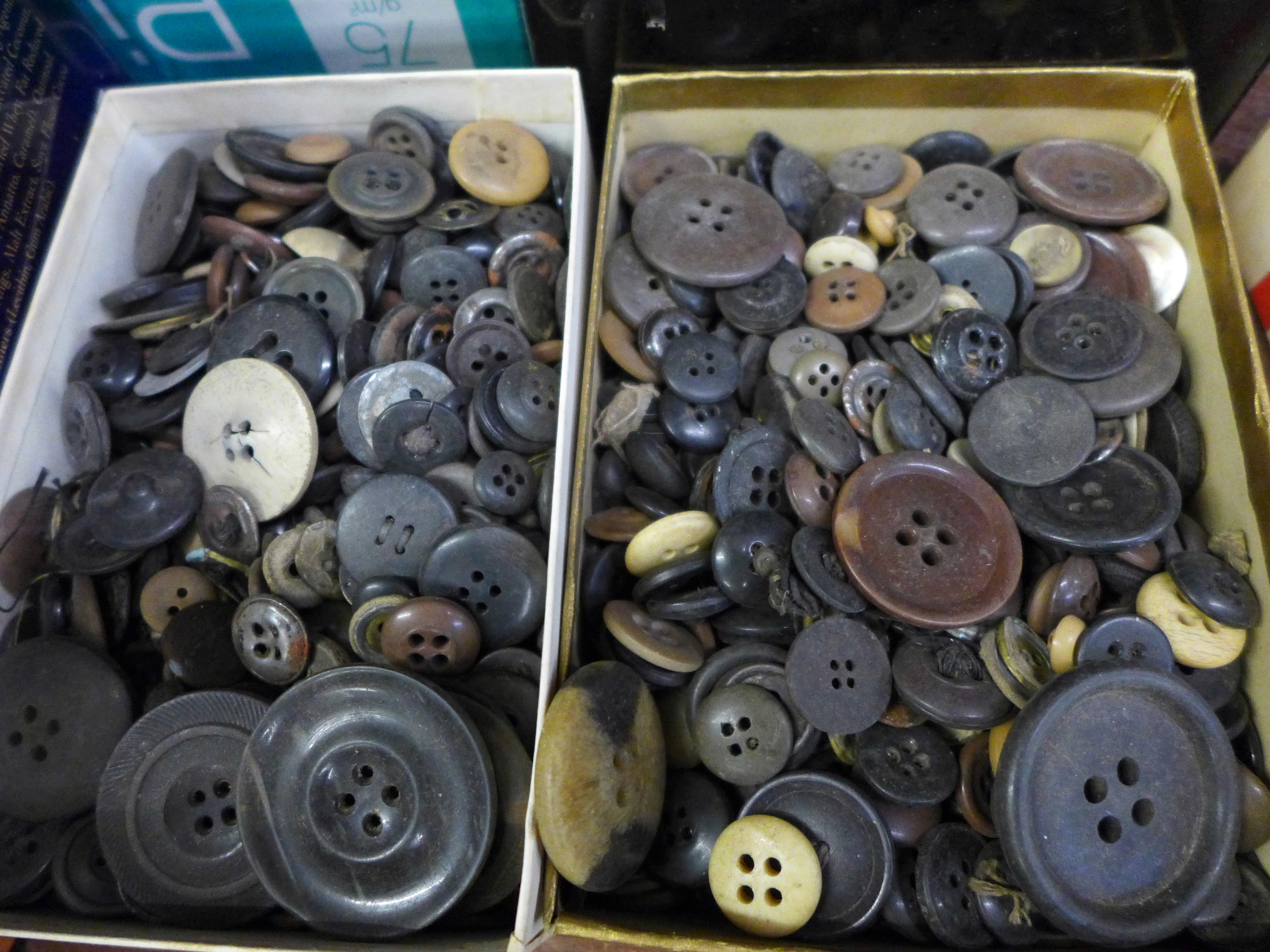 A tin and three boxes of vintage buttons and a tray of cream buttons - Image 4 of 5