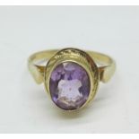 A 9ct gold and amethyst ring, 3.1g, Q