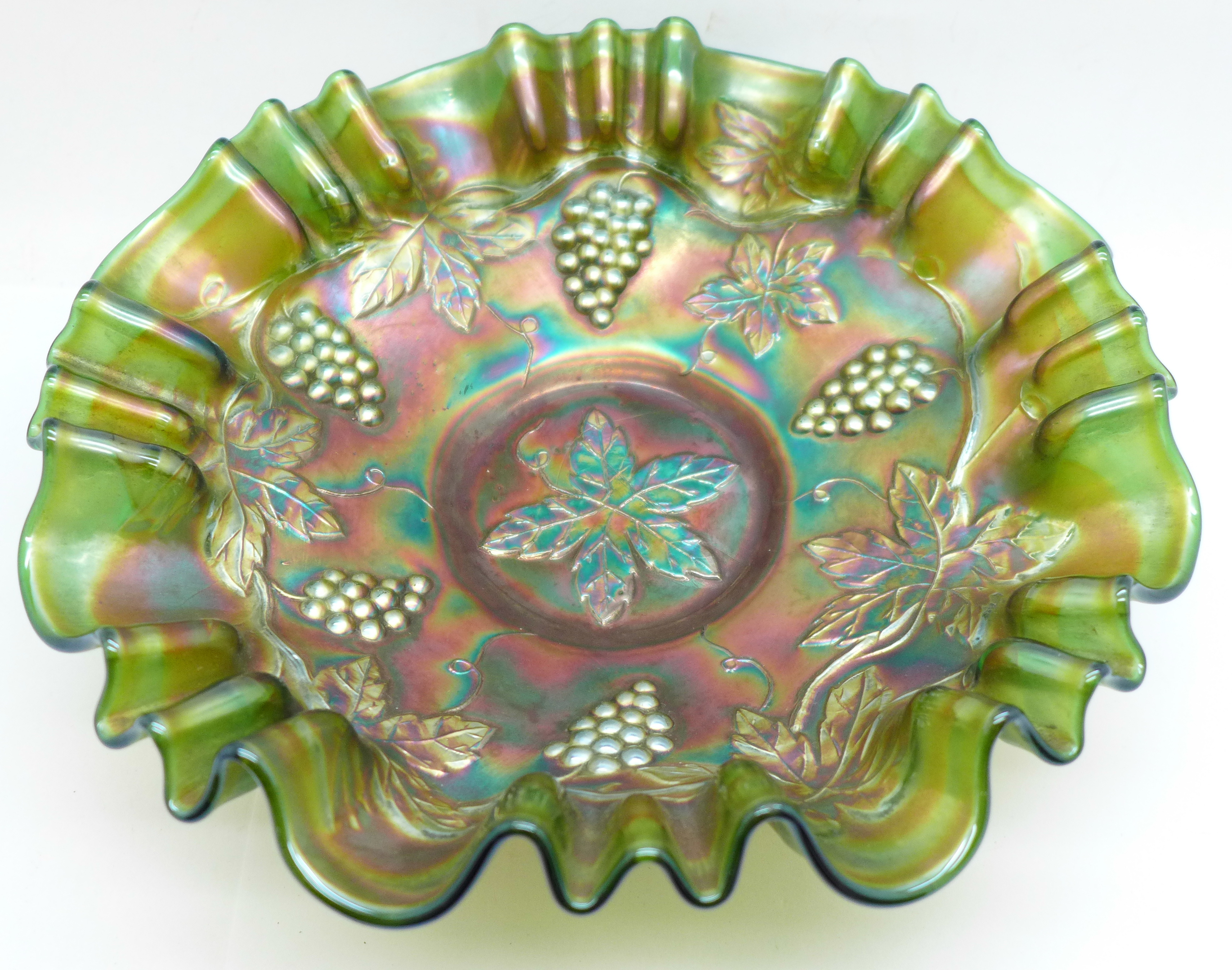 A green carnival glass dish with wavy edge and grape design, 21.5cm - Image 2 of 4