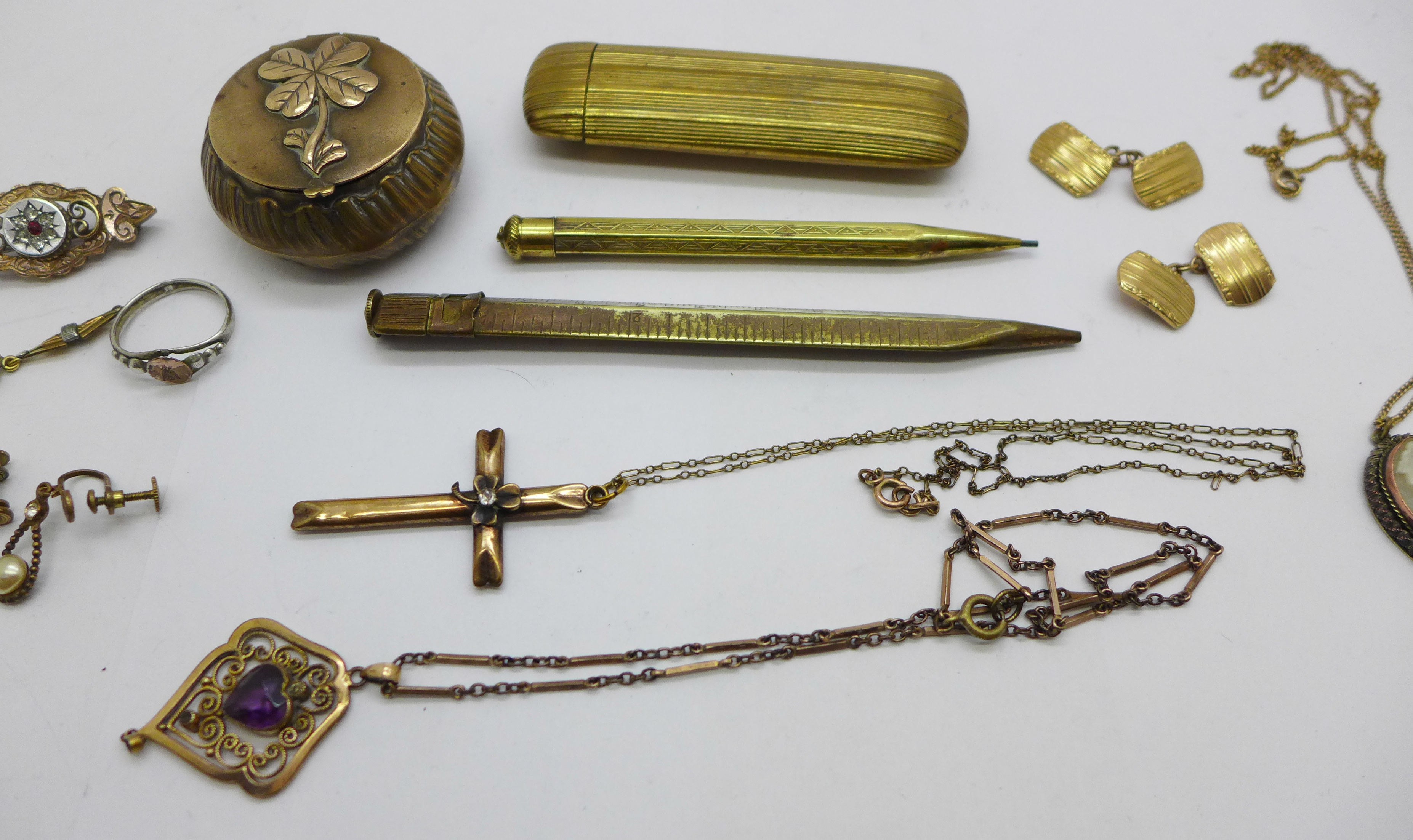 A collection of Victorian and later jewellery including pendants, and other items including a - Image 3 of 4