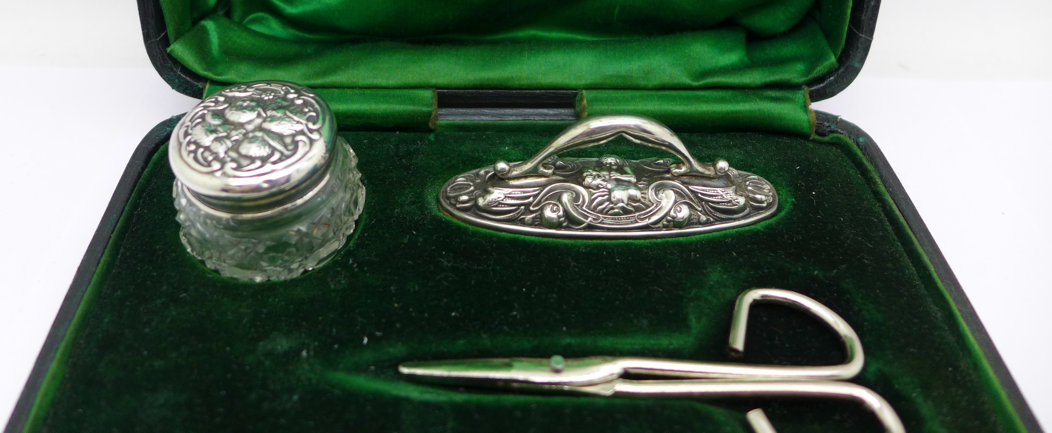 A silver mounted manicure set with associated scissors, Birmingham 1903 and 1907 hallmarks - Image 2 of 4