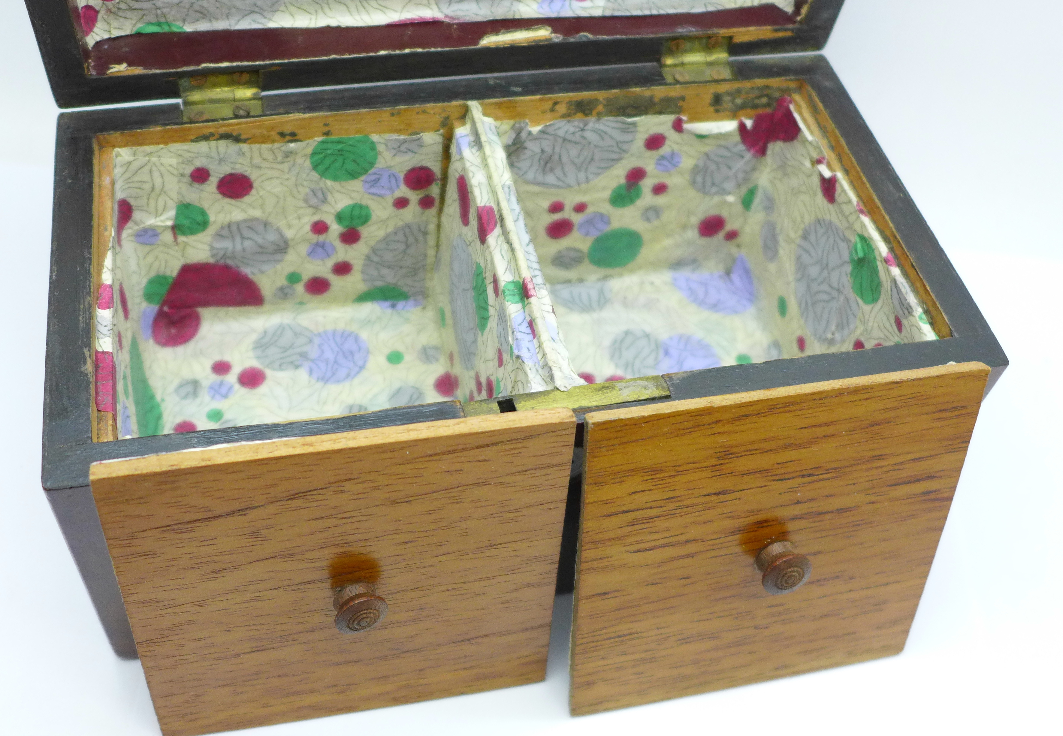 A Georgian walnut tea caddy with mother of pearl inlay (one inlay replaced with button) - Image 5 of 6