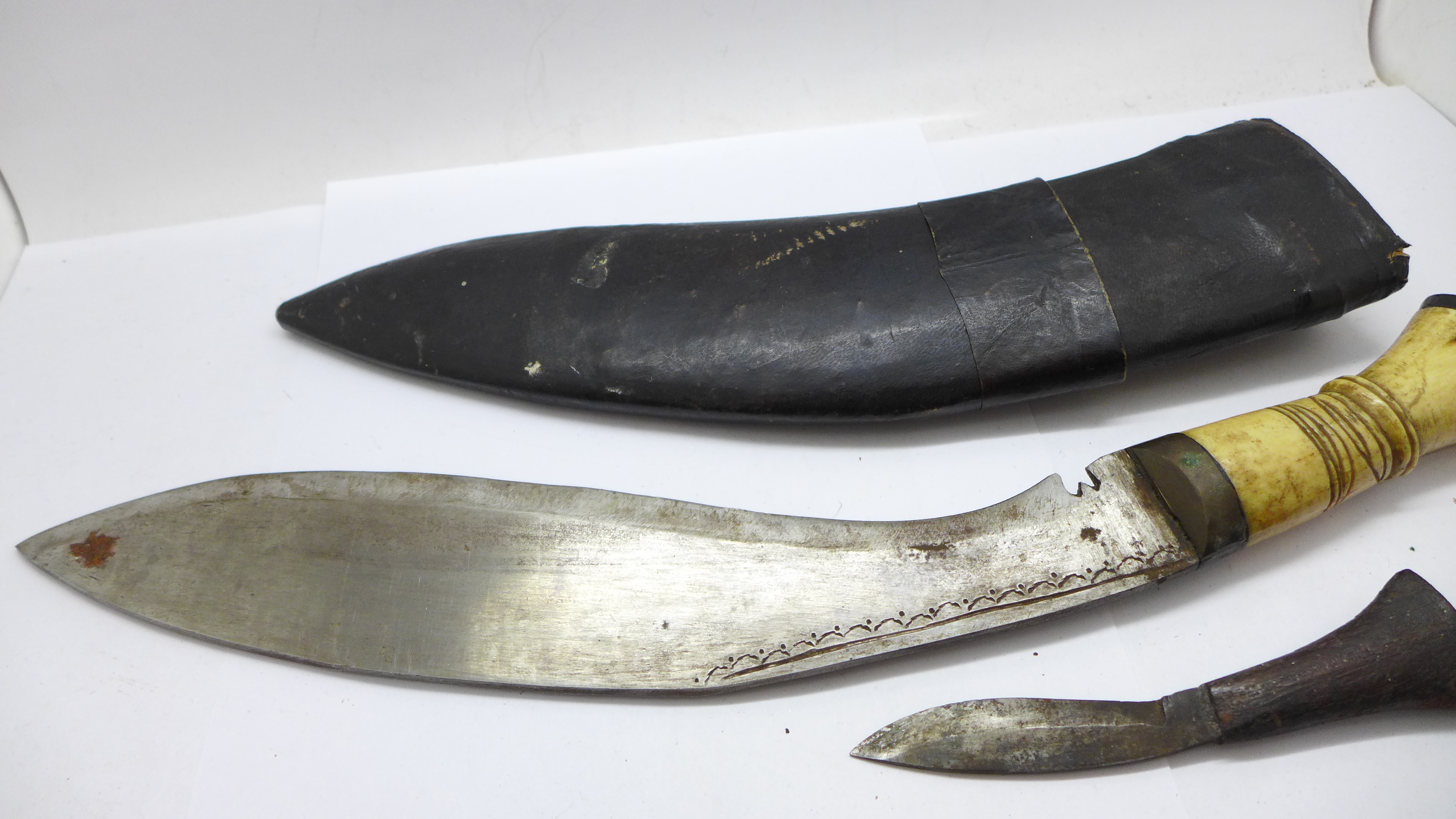 A kukri with scabbard - Image 5 of 5