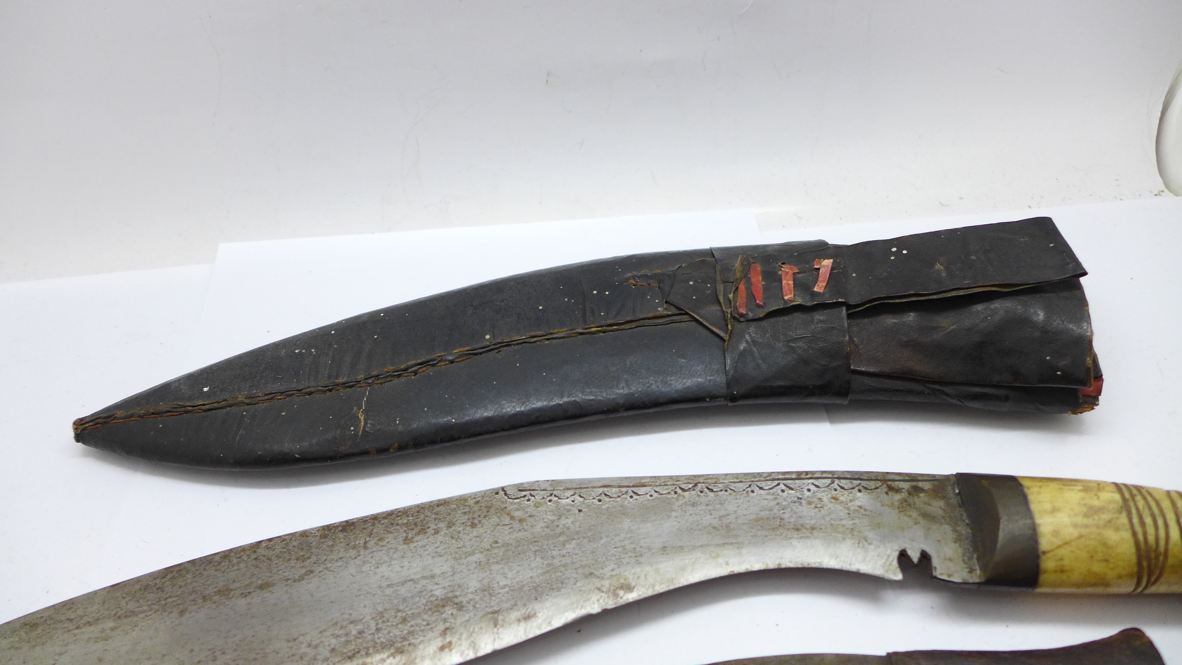 A kukri with scabbard - Image 3 of 5