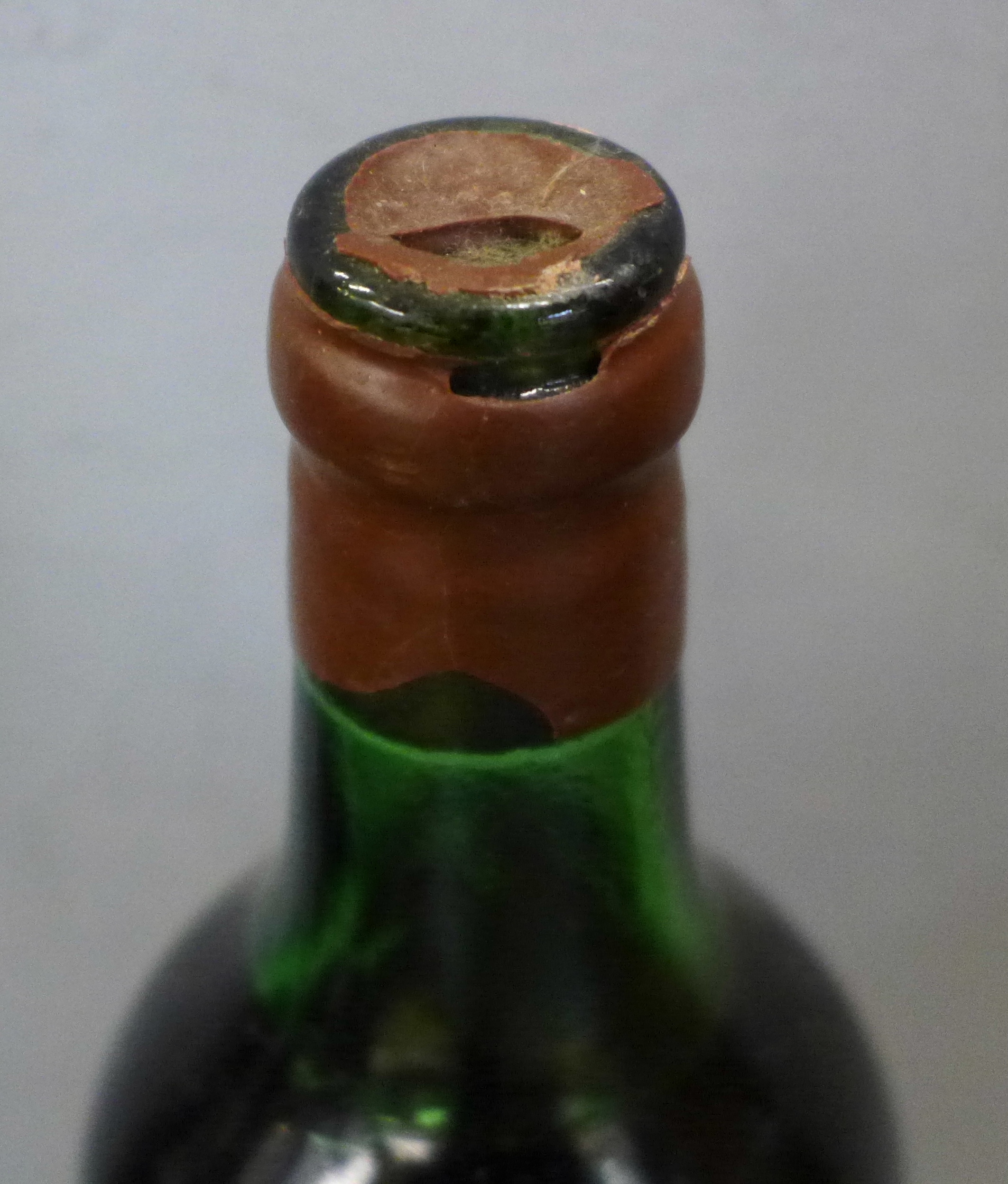 A bottle of Moldavian wine - Image 5 of 5