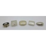 Four 925 silver pill boxes, one with import mark, and one other inlaid with mother of pearl, (5)