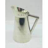 A Victorian silver cream jug, Birmingham 1892, Hilliard & Thomason, 63g