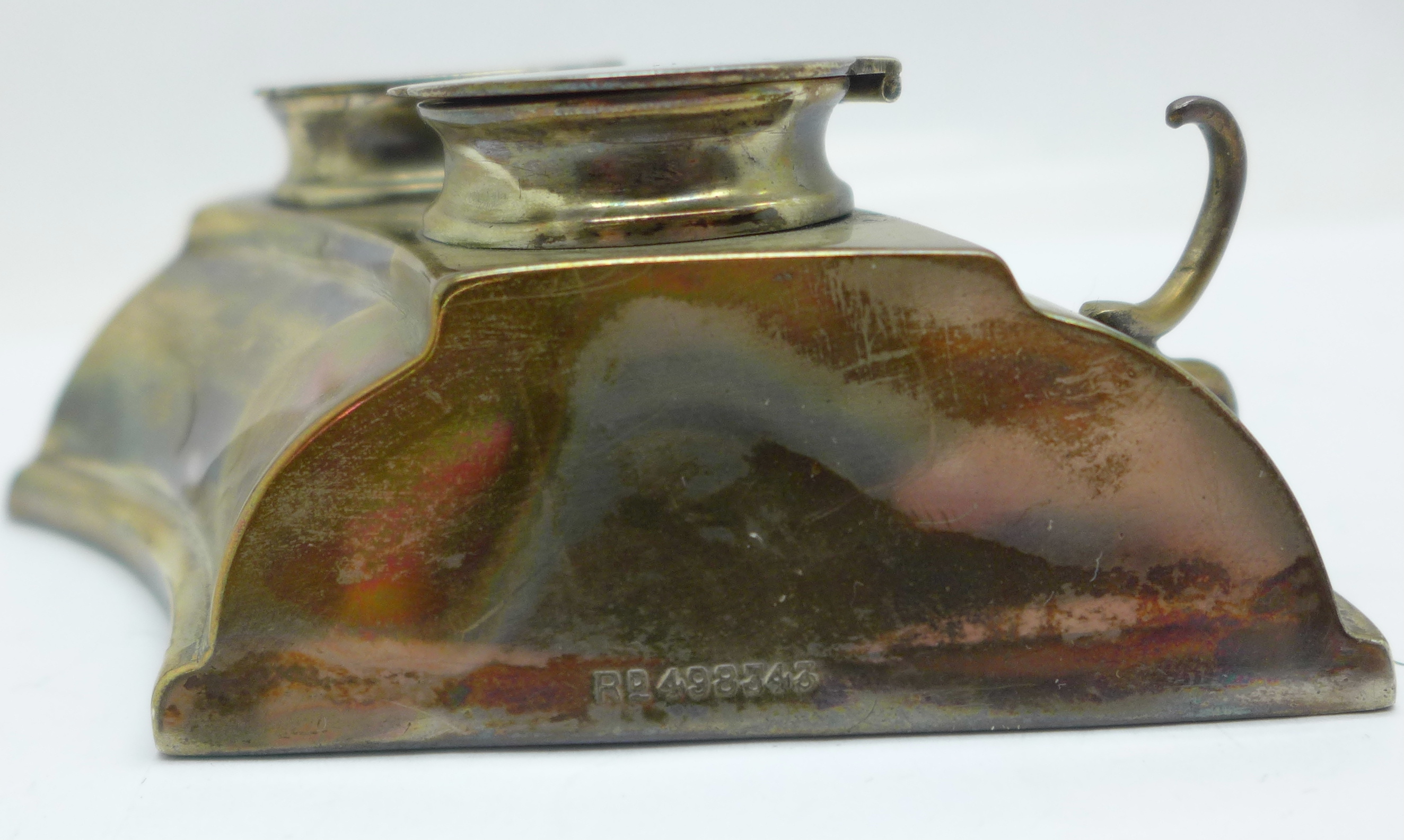 A silver double inkwell, Birmingham 1907, Grey & Co. - Image 6 of 6