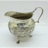 An embossed silver jug, Birmingham 1899, 82g