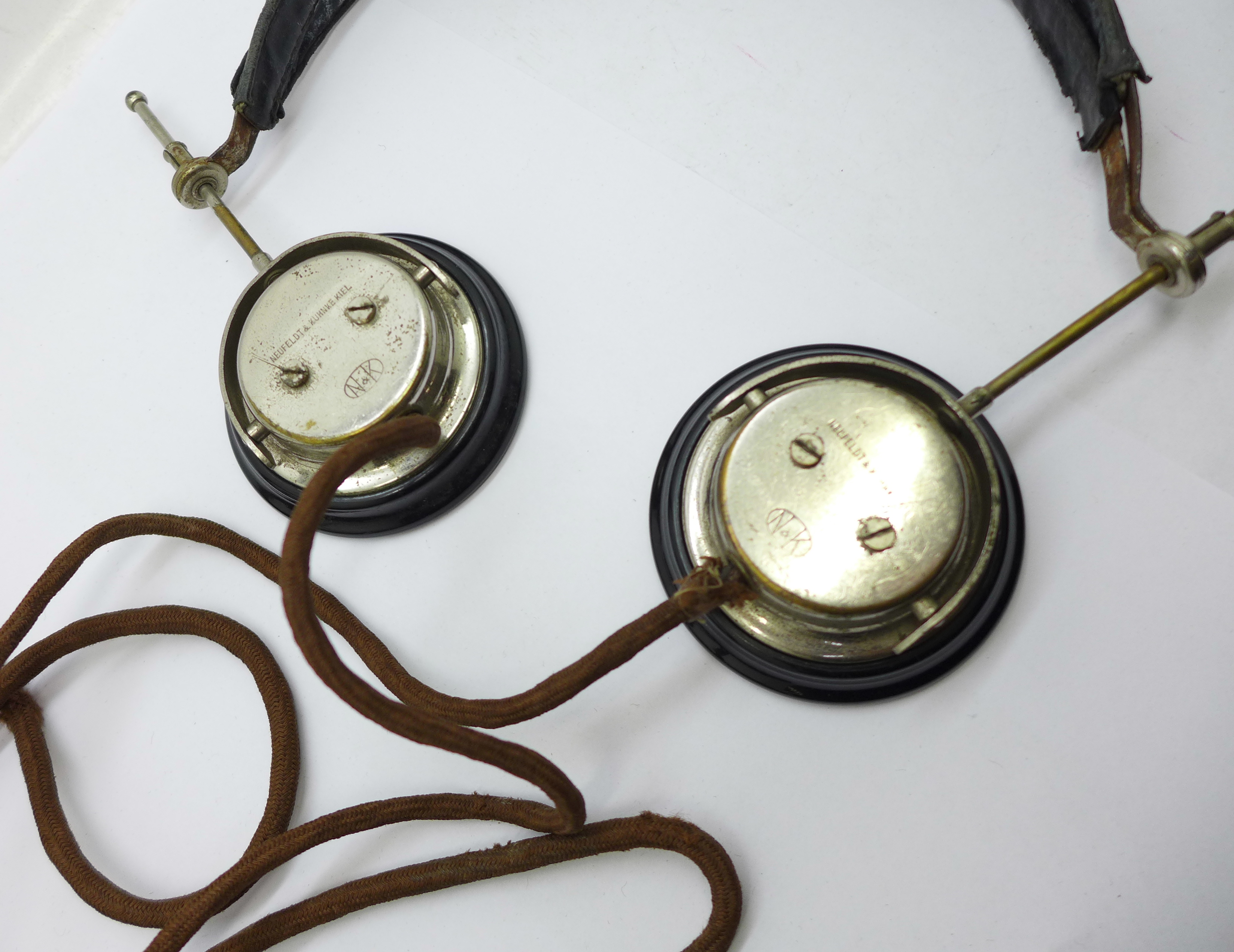 A pair of German headphones, marked N&K, Neufeldt & Kuhnke Kiel - Image 3 of 5