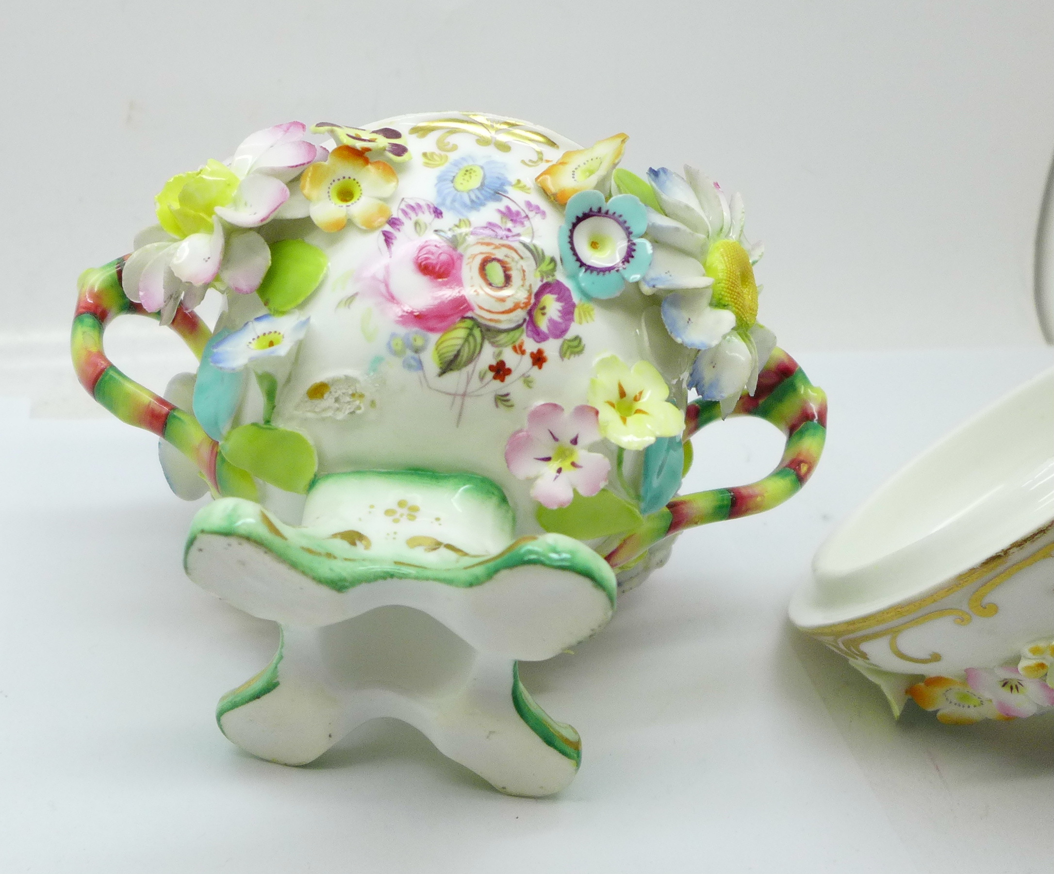 A pair of continental florally encrusted lidded pots, 14cm, some petals a/f - Image 7 of 7