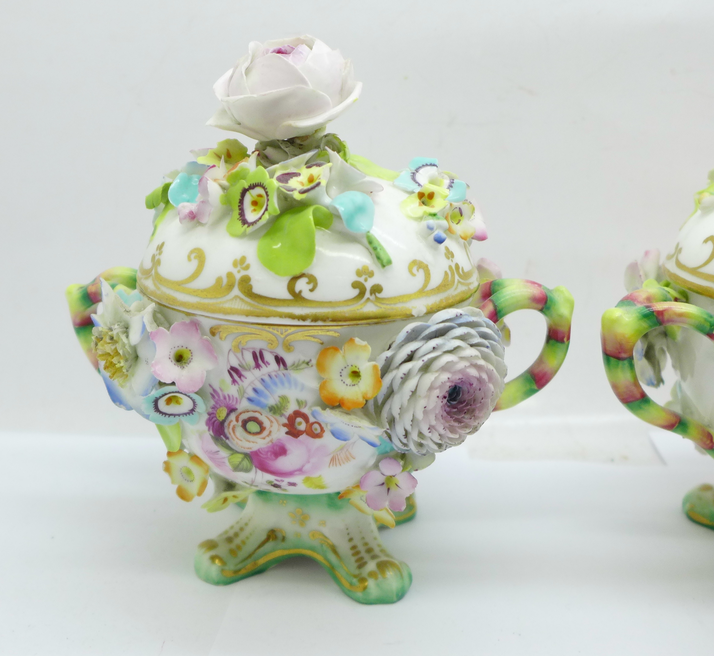 A pair of continental florally encrusted lidded pots, 14cm, some petals a/f - Image 2 of 7