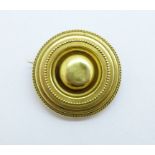 A circular yellow metal memorial brooch, tests as 9ct gold, total weight 5.9g