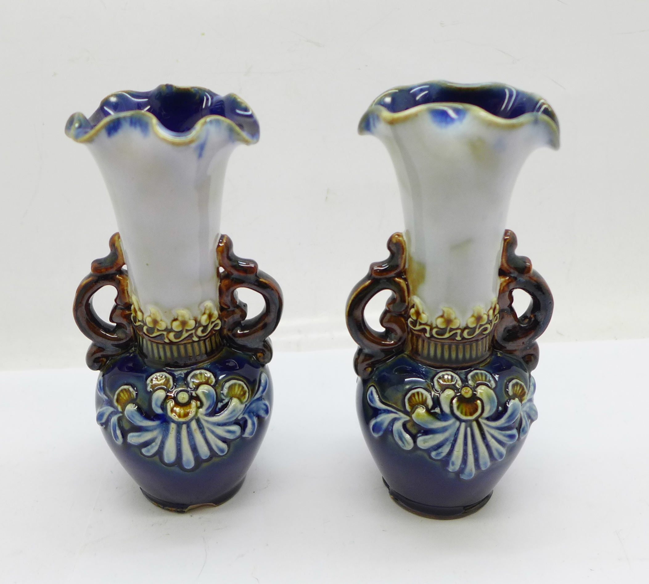 A pair of small Royal Doulton vases, both with small chips to the base, 12.5cm - Image 3 of 6
