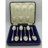 A cased set of six spoons with engraved decoration, Sheffield 1918, 117g