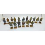 Seventeen del Prado metal figures of soldiers