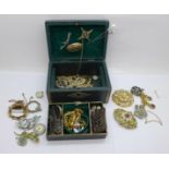 Vintage jewellery including a Royal Navy sweetheart brooch