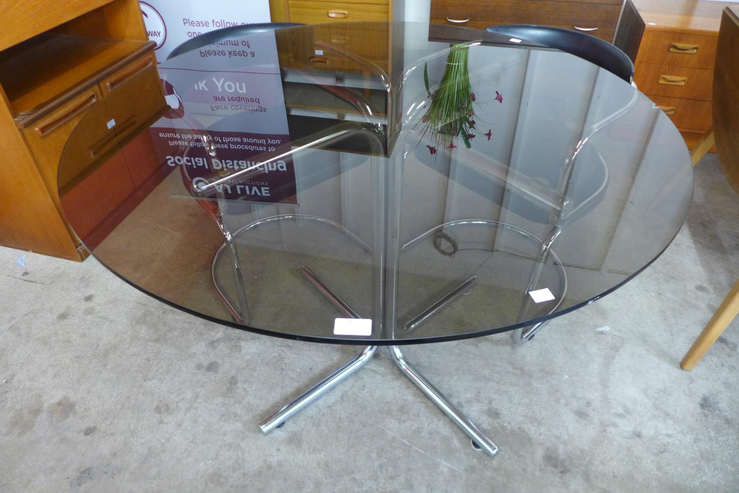 A chrome and glass topped circular table and four chairs - Image 2 of 3