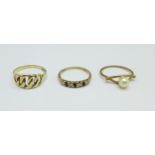 Three 9ct gold rings, H, M and I, 3.3g