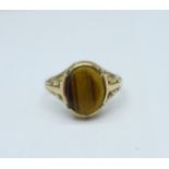 A 9ct gold tiger's eye ring, 2.2g, J