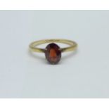 A 9ct gold and garnet ring, 2.2g, P/Q