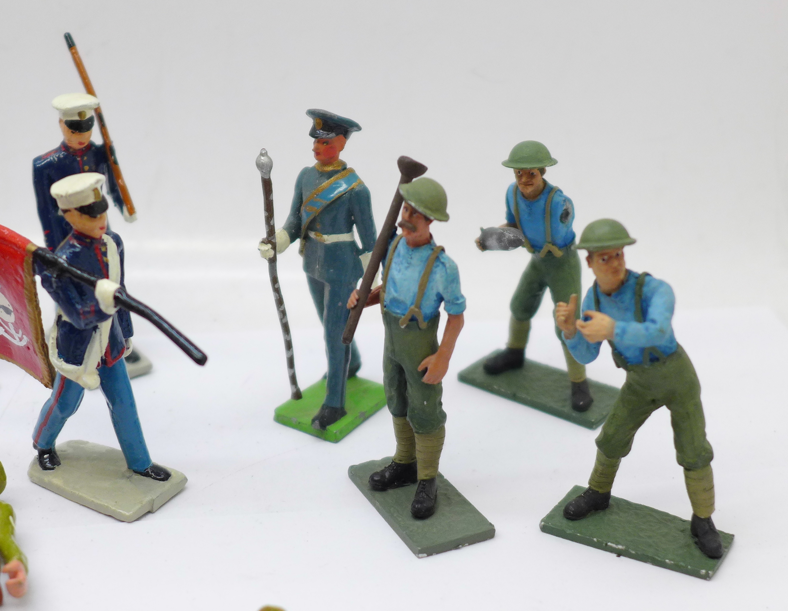 A collection of metal model military figures - Image 5 of 6