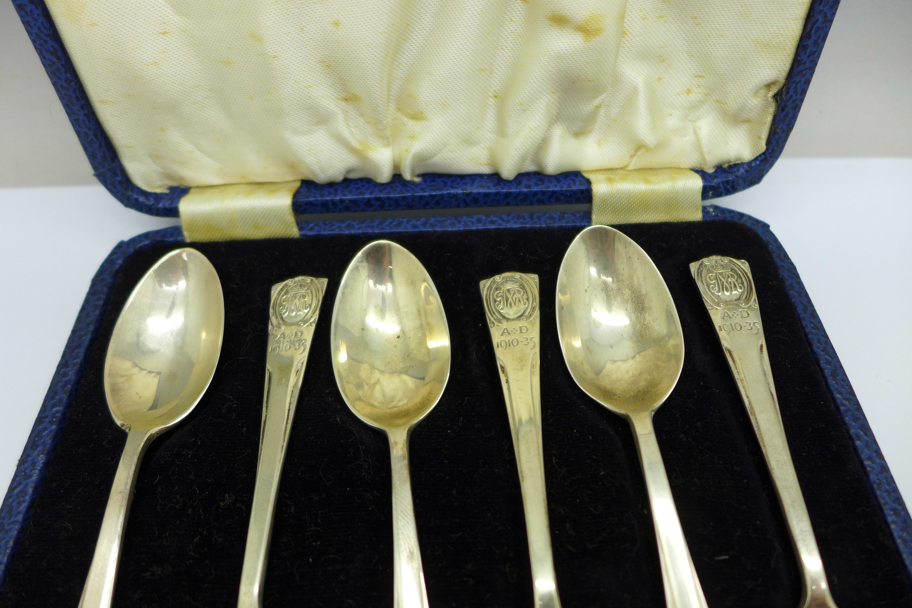 A cased set of six King George V Silver Jubilee silver spoons, 53g - Image 3 of 4