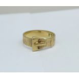 A 9ct gold buckle ring, 3.6g, O