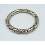 A white metal ornate bangle, locking mechanism a/f, 126g