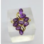 A silver gilt and amethyst cluster ring, V