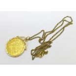 A Victorian 1877 full sovereign in a 9ct gold mount and chain, 12.5g