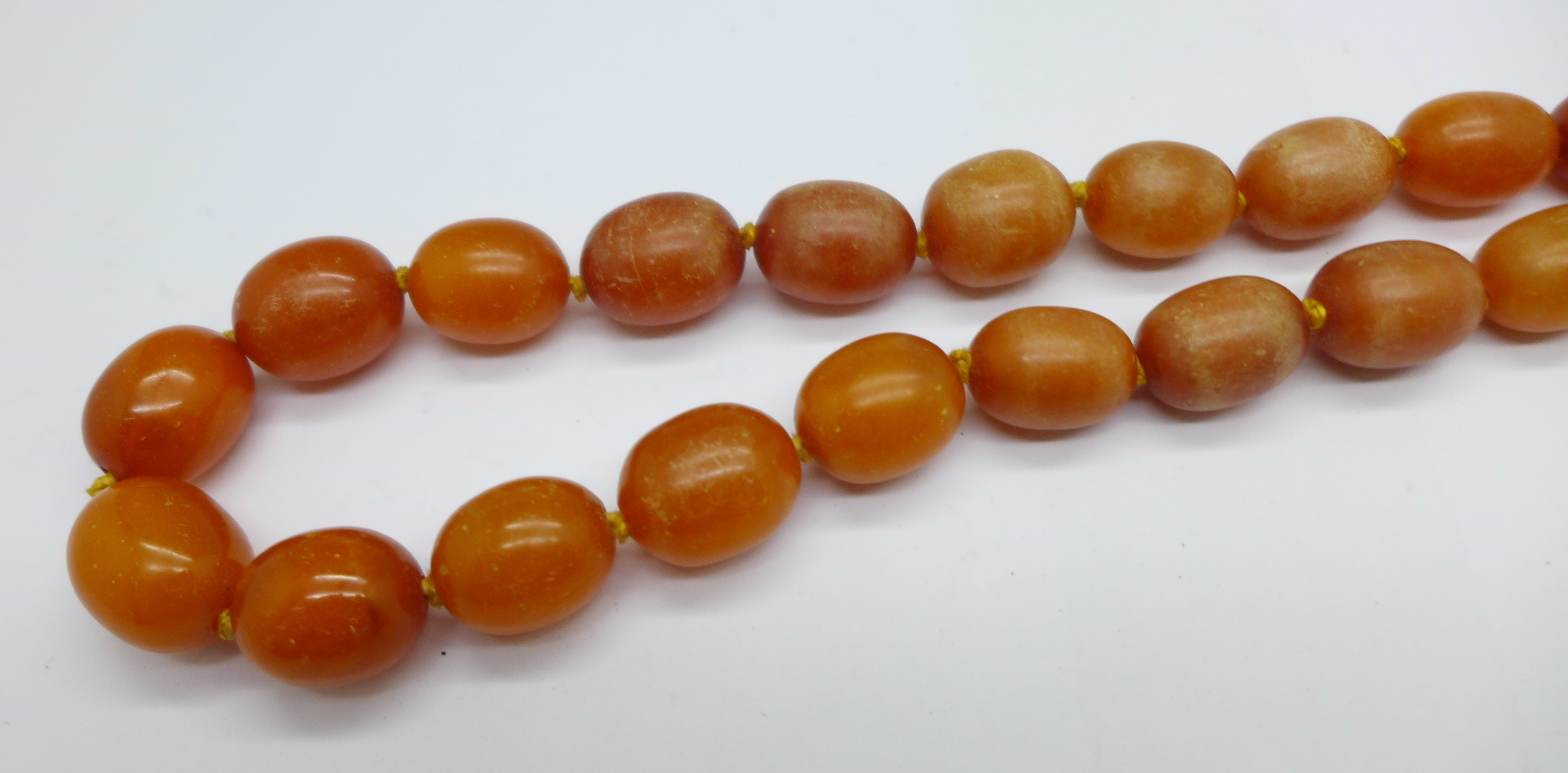 A string of butterscotch amber beads, 38g - Image 2 of 2