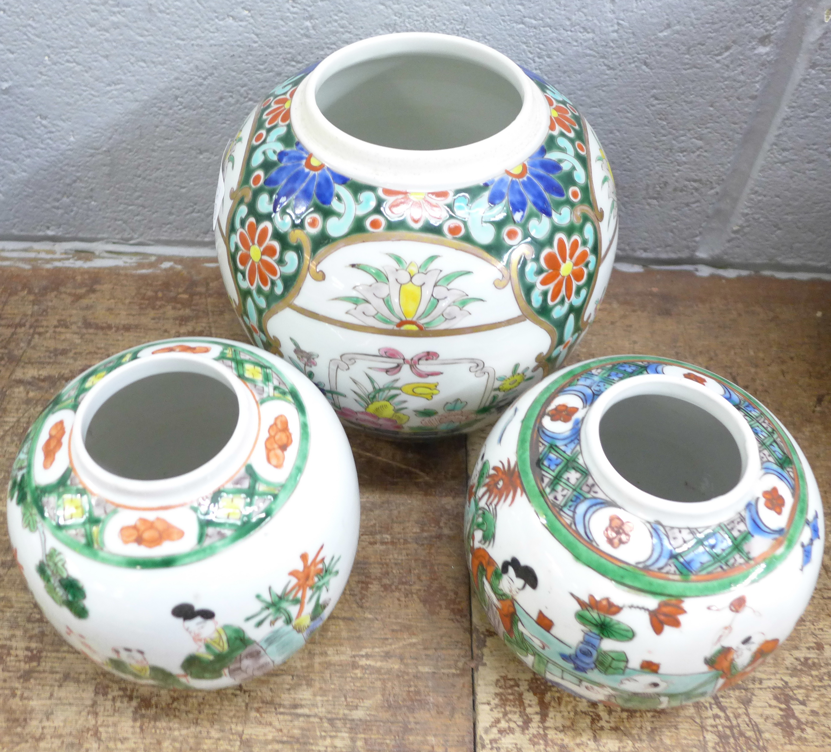 Three famille verte ginger jars, all lacking lids - Image 2 of 6