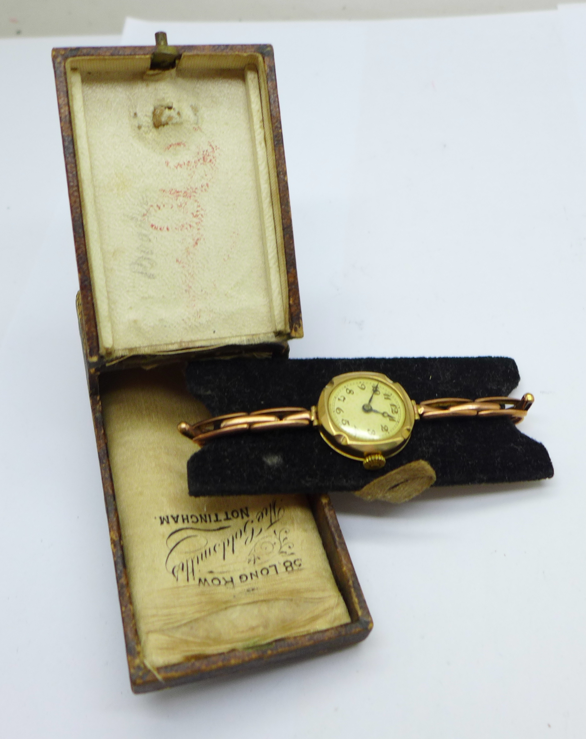 A lady's 9ct gold wristwatch on a 9ct gold expandable strap - Image 5 of 5