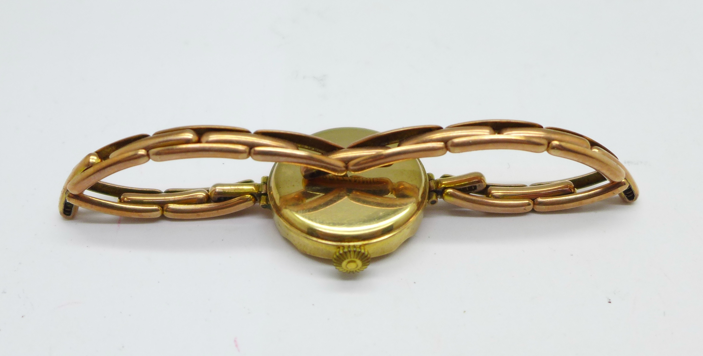 A lady's 9ct gold wristwatch on a 9ct gold expandable strap - Image 3 of 5