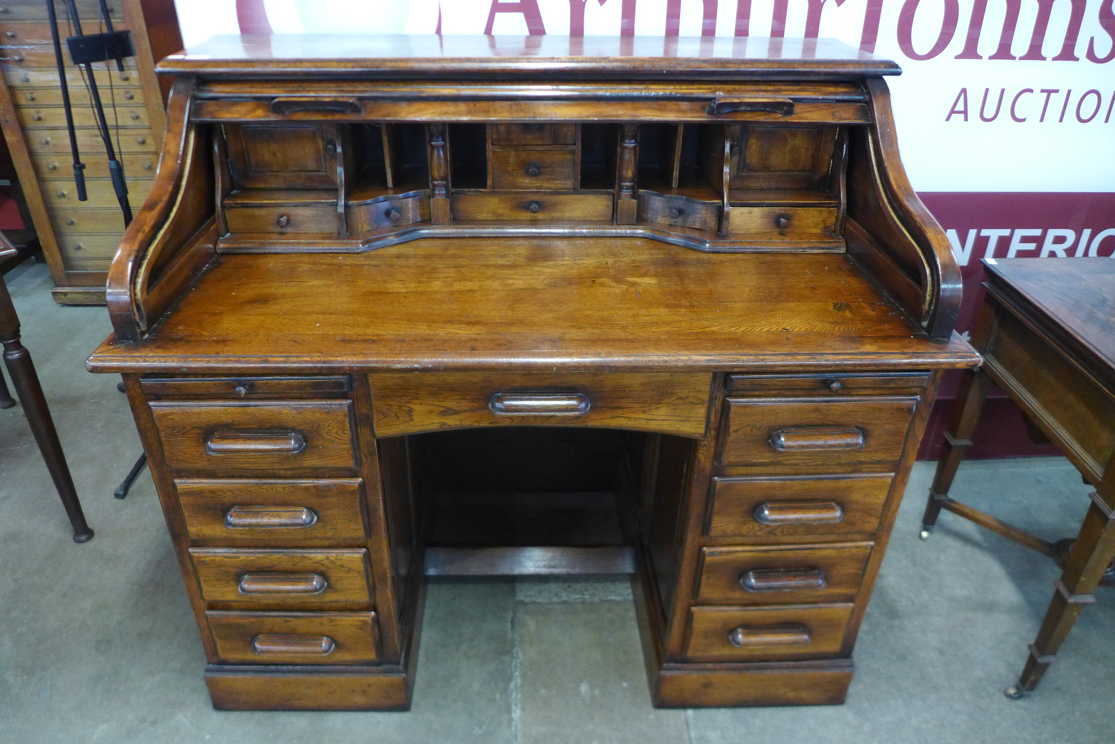 An oak tambour roll top desk - Image 3 of 3