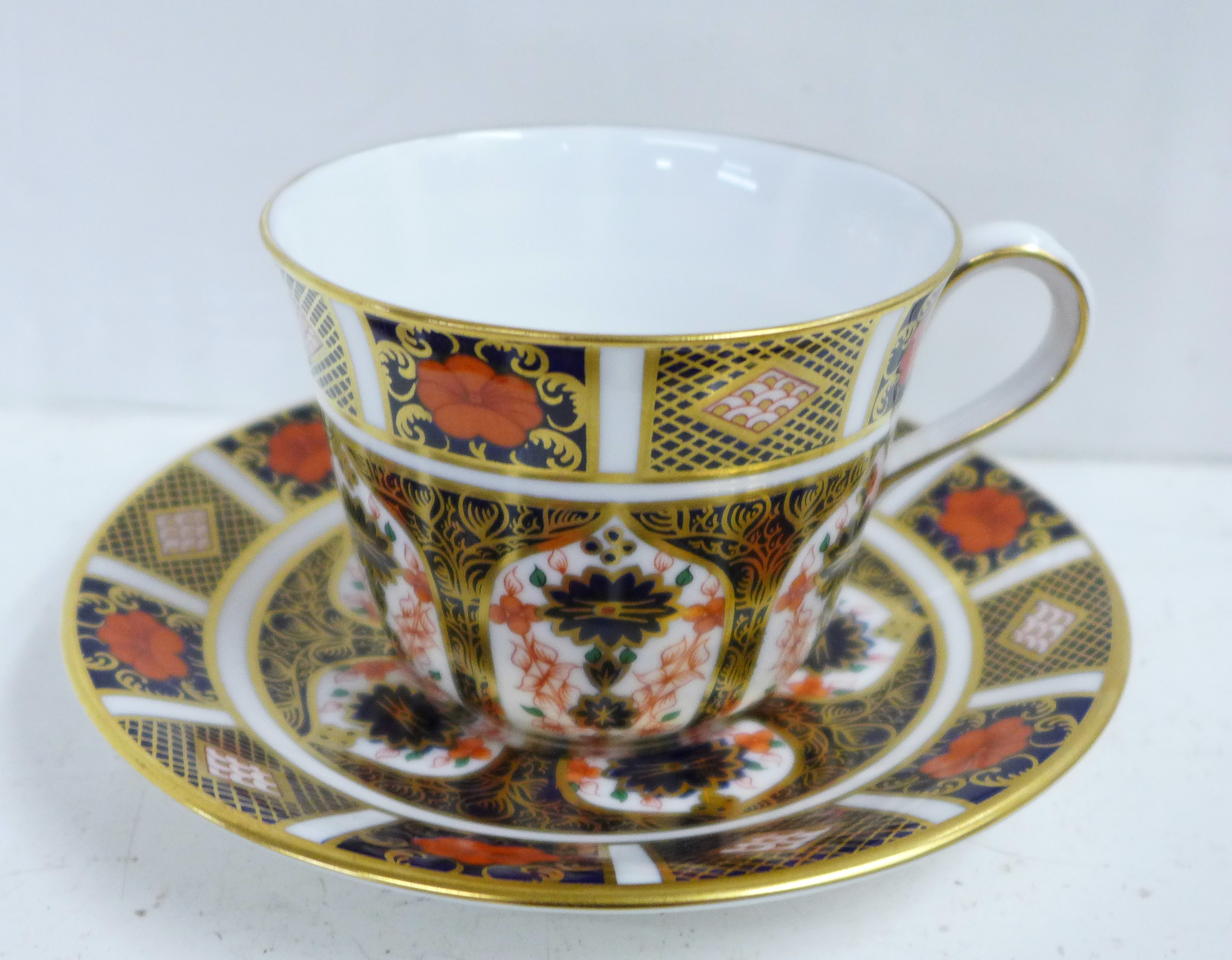 Two Royal Crown Derby 1128 pattern Imari dishes and a cup and saucer - Image 2 of 4