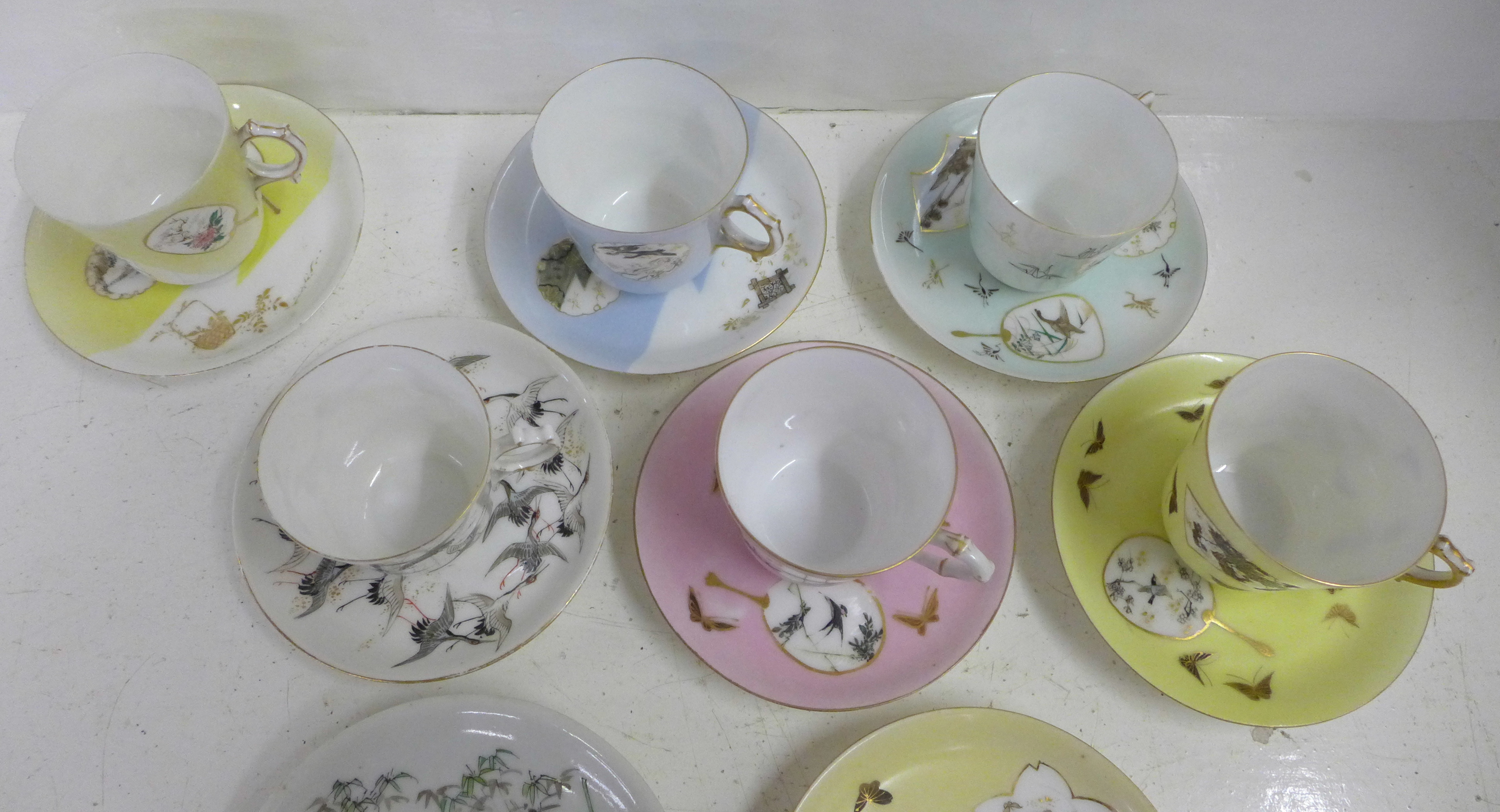 Six oriental cups and saucers and a plate - Image 2 of 4