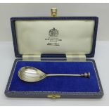 A silver Christening spoon with seal top by Mappin & Webb, 33g, cased