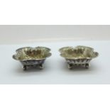 A pair of small Victorian silver dishes, London 1897, 35g