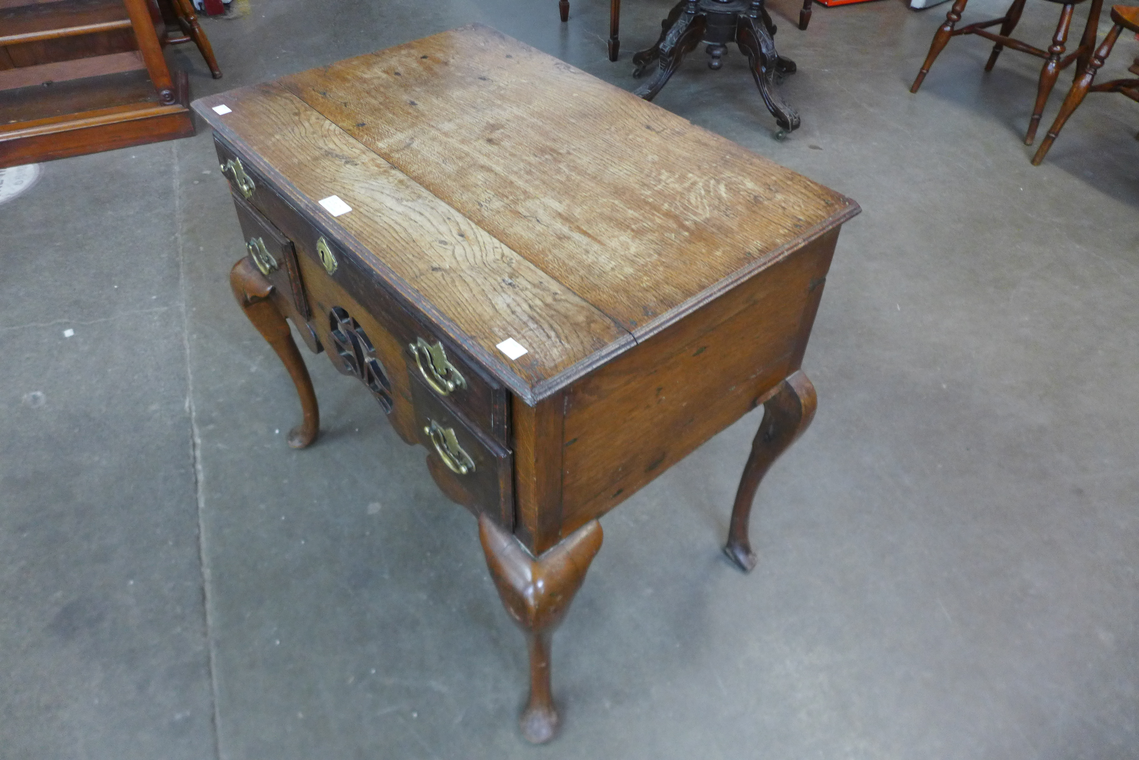 A George II oak lowboy - Image 2 of 2