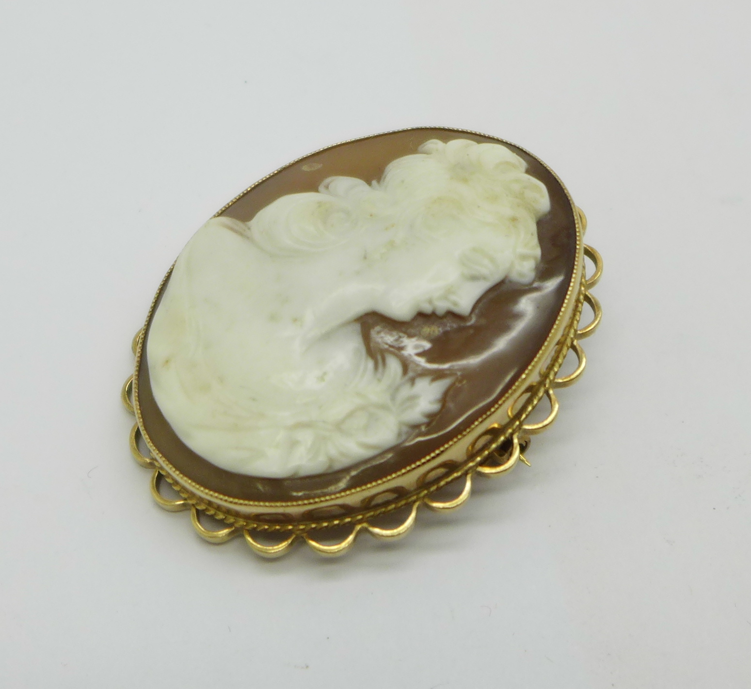 A 9ct gold cameo brooch, total weight 13.5g