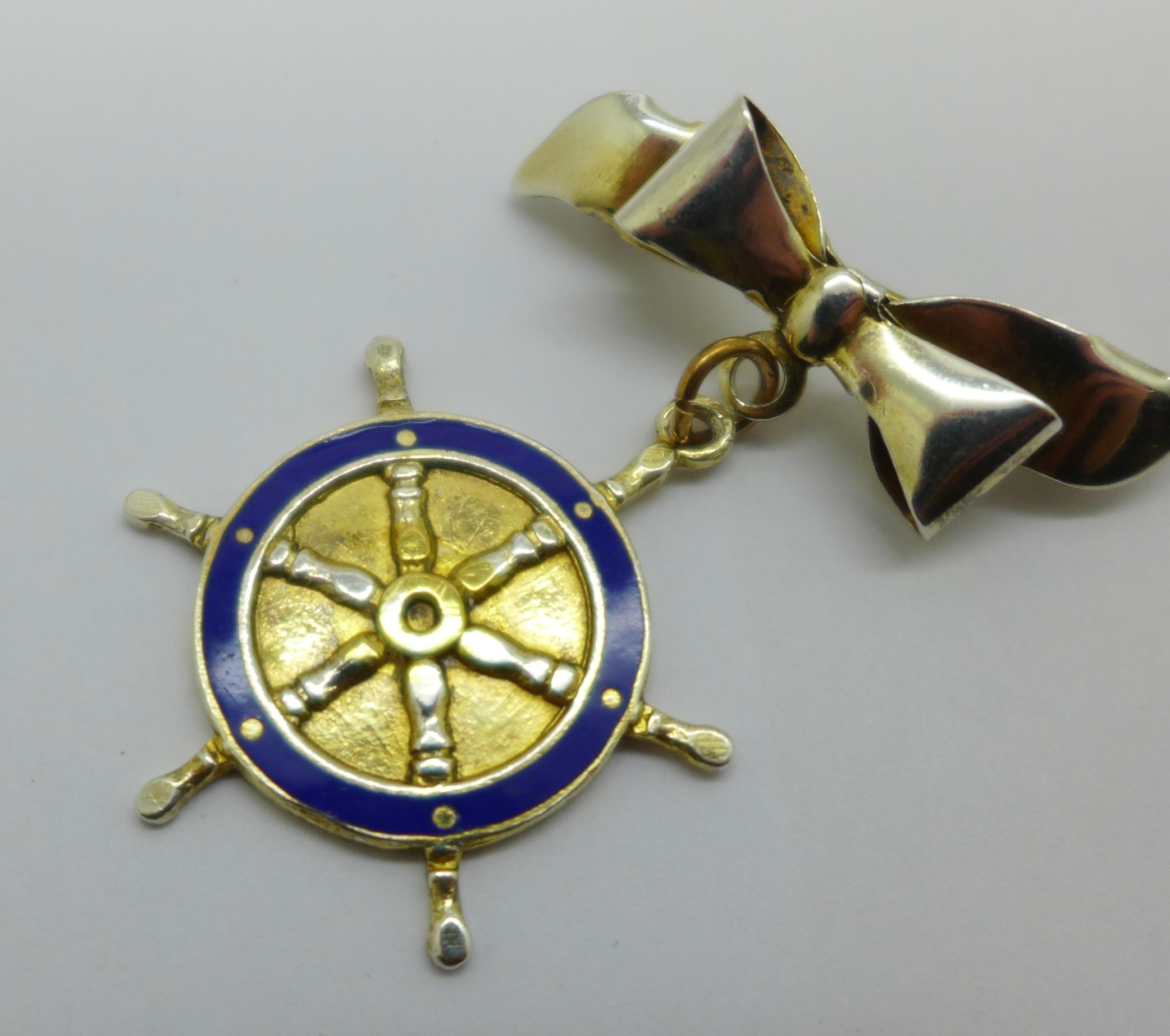 A silver and enamel ship's wheel pendant brooch - Bild 6 aus 8