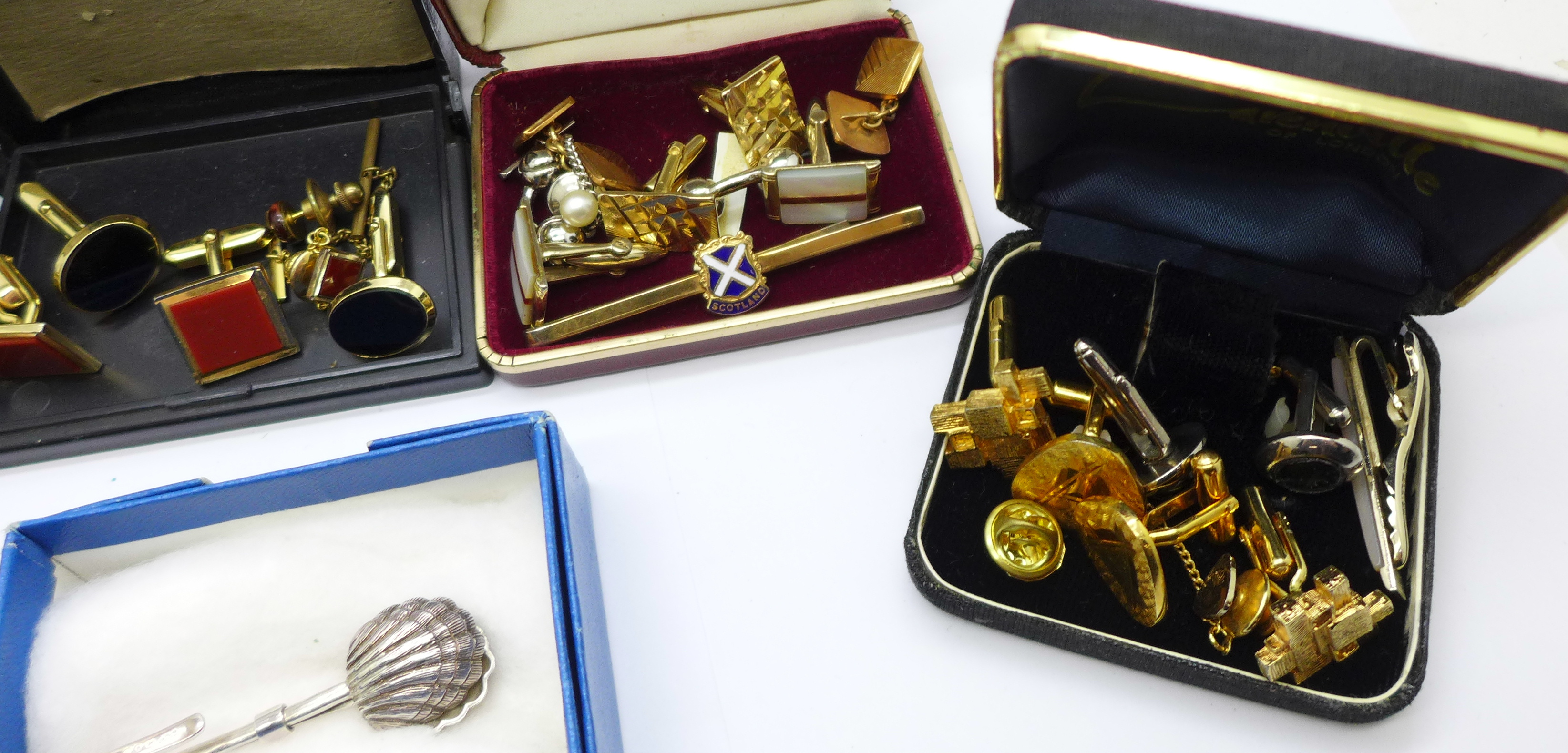 A collection of cufflinks, tie pins and a hallmarked silver napkin holder/clip - Image 6 of 10