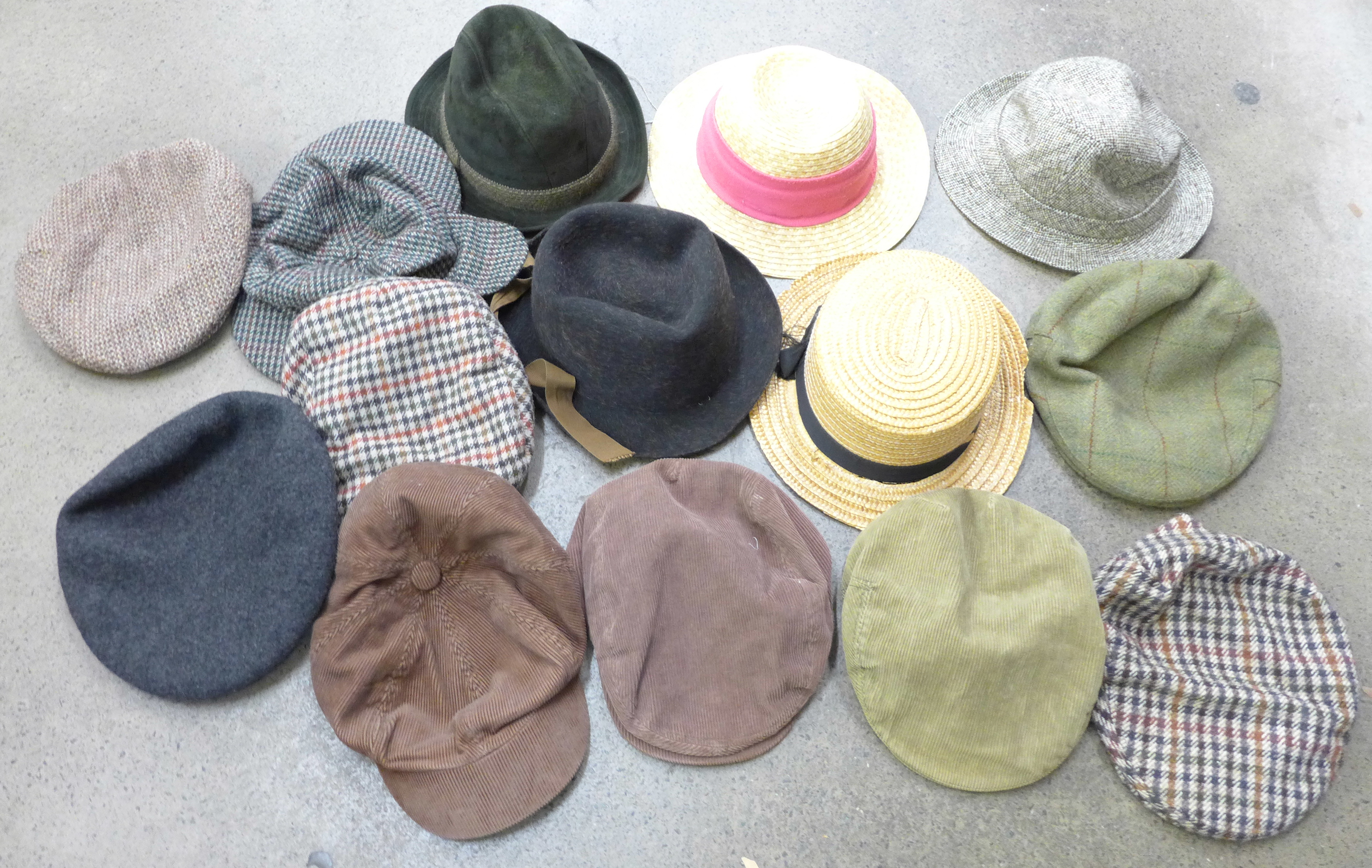 A collection of vintage hats (14)