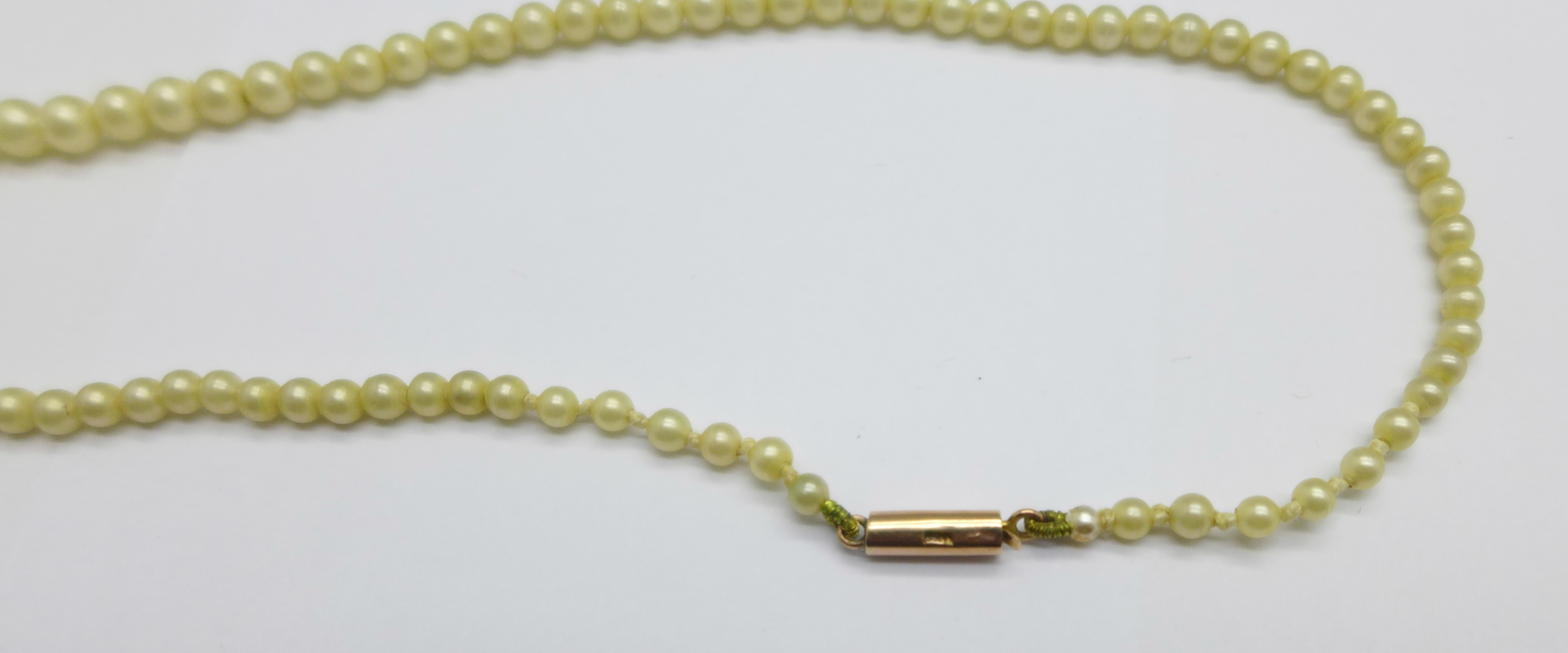 A string of pearls with 9ct gold clasp - Bild 3 aus 5