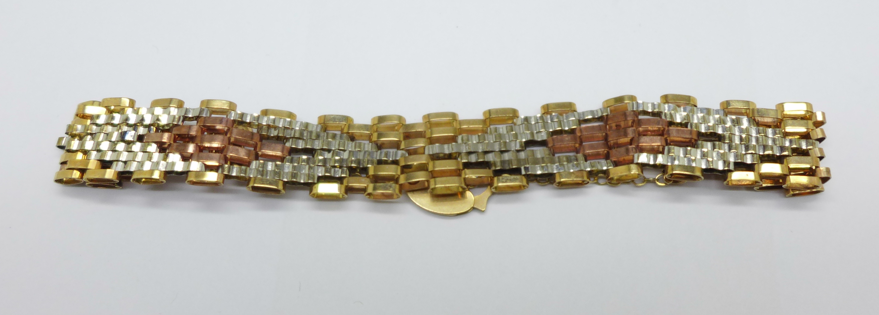 A 9ct three colour gold gate bracelet, 9.2g - Bild 3 aus 8