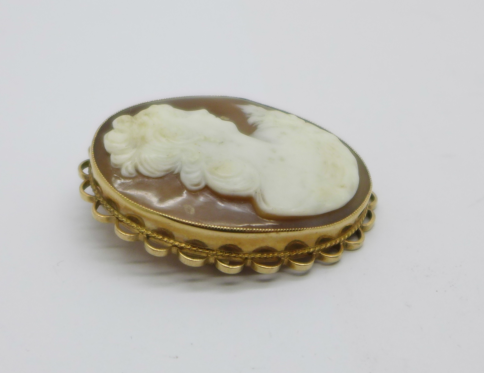 A 9ct gold cameo brooch, total weight 13.5g - Bild 3 aus 8